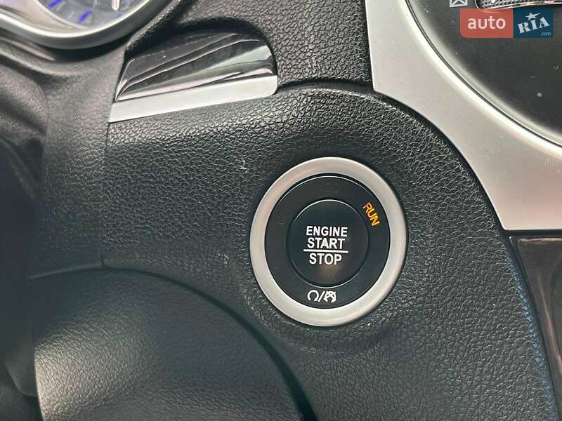 Седан Chrysler 300 2018 в Львове