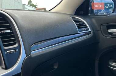 Седан Chrysler 300 2018 в 