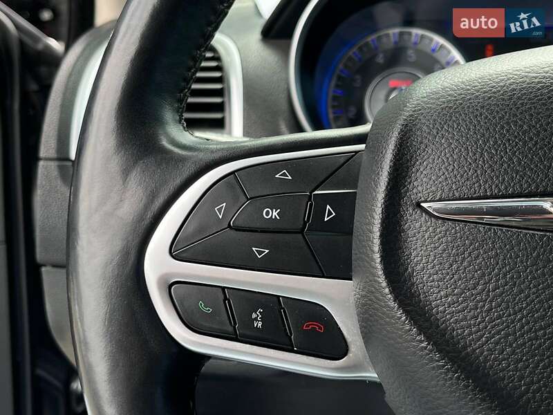Седан Chrysler 300 2018 в Львове