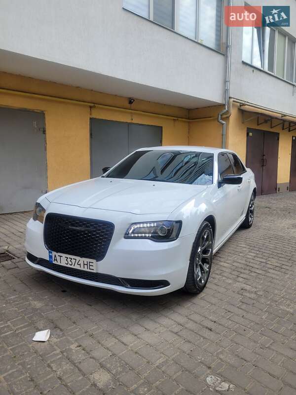 Седан Chrysler 300 2018 в Ивано-Франковске