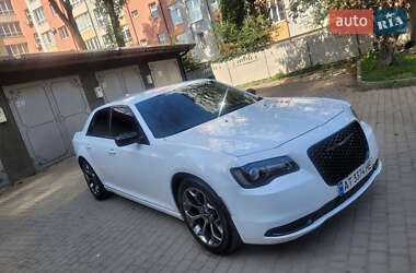 Седан Chrysler 300 2018 в Івано-Франківську