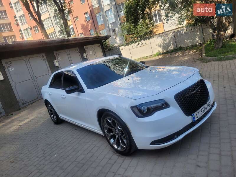 Седан Chrysler 300 2018 в Ивано-Франковске