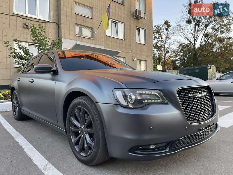 Седан Chrysler 300 2016 в 