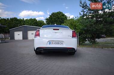 Седан Chrysler 300 2016 в 