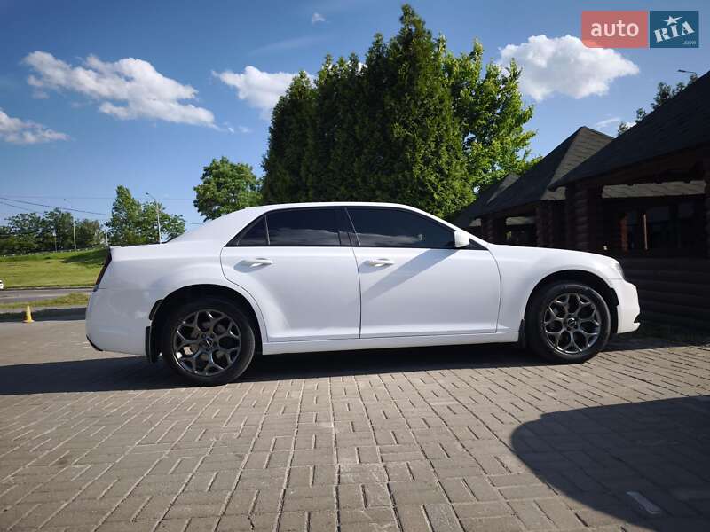 Седан Chrysler 300 2016 в Львове фото 25 Седан Chrysler 300 2016 в Львове