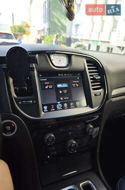 Седан Chrysler 300 2016 в 