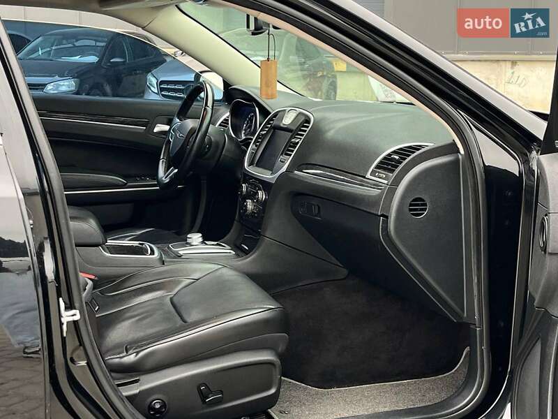 Седан Chrysler 300 2018 в Києві