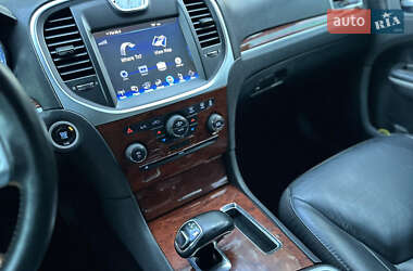 Седан Chrysler 300 2012 в 