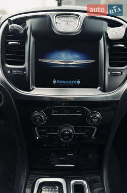Седан Chrysler 300 2016 в 