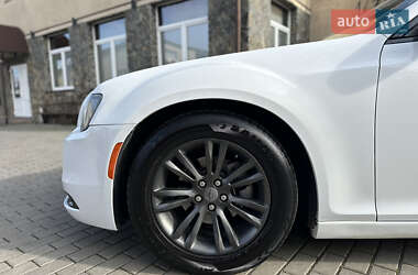 Седан Chrysler 300 2017 в  фото 6 Седан Chrysler 300 2017 в
