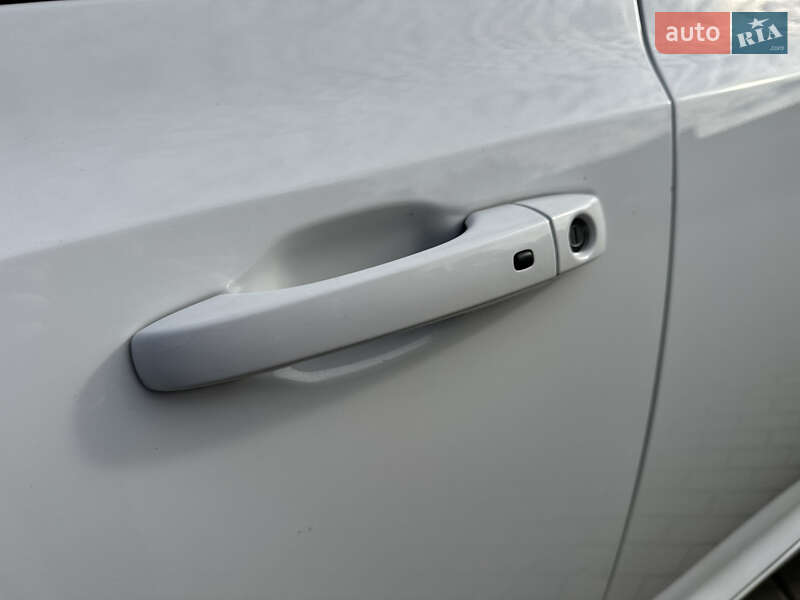 Седан Chrysler 300 2017 в Владимире фото 27 Седан Chrysler 300 2017 в Владимире