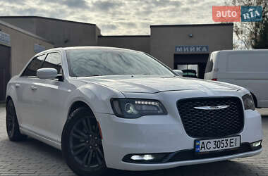 Седан Chrysler 300 2017 в  фото 38 Седан Chrysler 300 2017 в