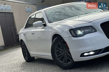 Седан Chrysler 300 2017 в  фото 40 Седан Chrysler 300 2017 в