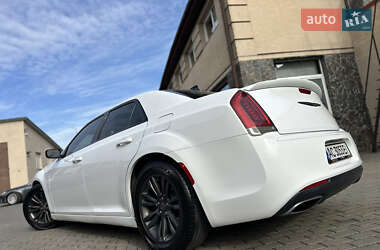 Седан Chrysler 300 2017 в  фото 42 Седан Chrysler 300 2017 в