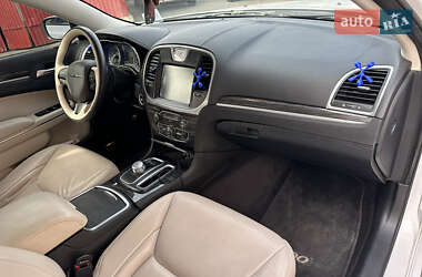 Седан Chrysler 300 2017 в  фото 61 Седан Chrysler 300 2017 в