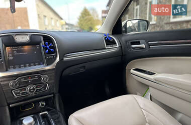Седан Chrysler 300 2017 в  фото 73 Седан Chrysler 300 2017 в