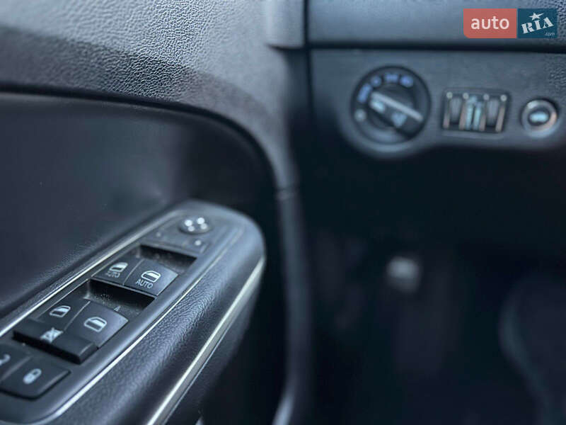 Седан Chrysler 300 2012 в Києві