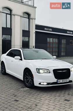 Седан Chrysler 300 2017 в Буську