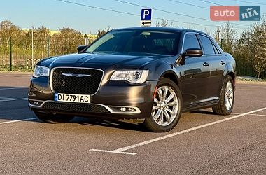 Седан Chrysler 300 2016 в Рівному