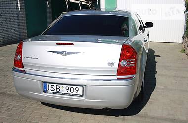Седан Chrysler 300C 2008 в Чернівцях