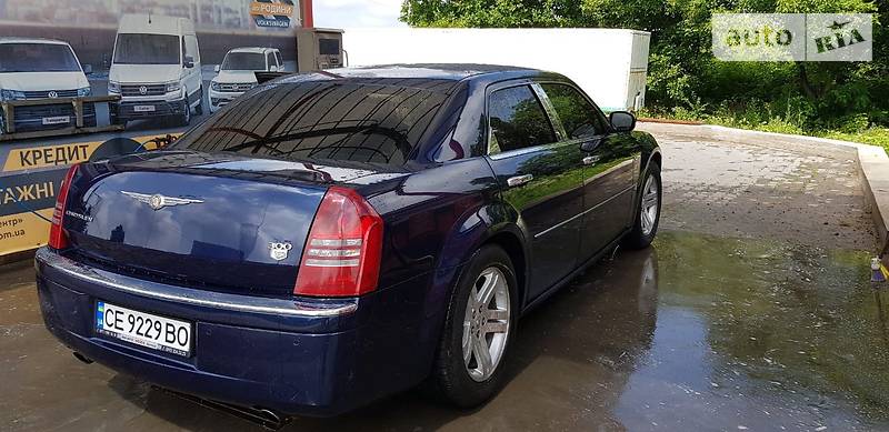 Седан Chrysler 300C 2005 в Кельменцях