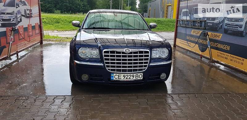 Седан Chrysler 300C 2005 в Кельменцях