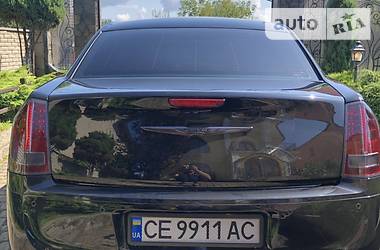 Седан Chrysler 300C 2013 в Черновцах