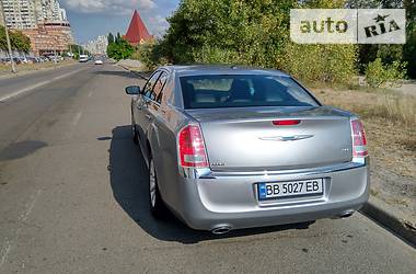 Седан Chrysler 300C 2013 в Киеве