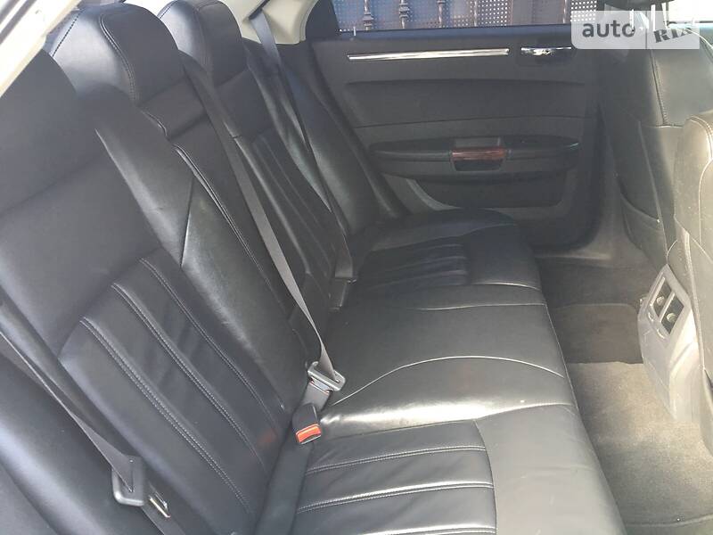 Седан Chrysler 300C 2007 в Хусті