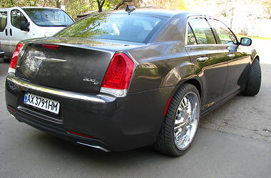 Седан Chrysler 300C 2016 в Харькове