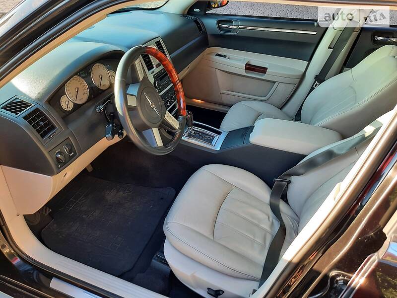Седан Chrysler 300C 2006 в Смілі