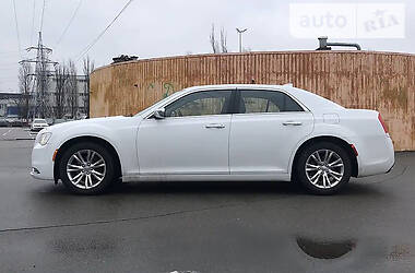 Седан Chrysler 300C 2015 в Киеве