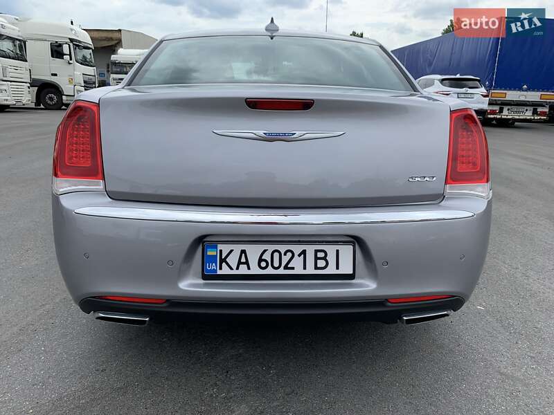 Седан Chrysler 300C 2017 в Києві
