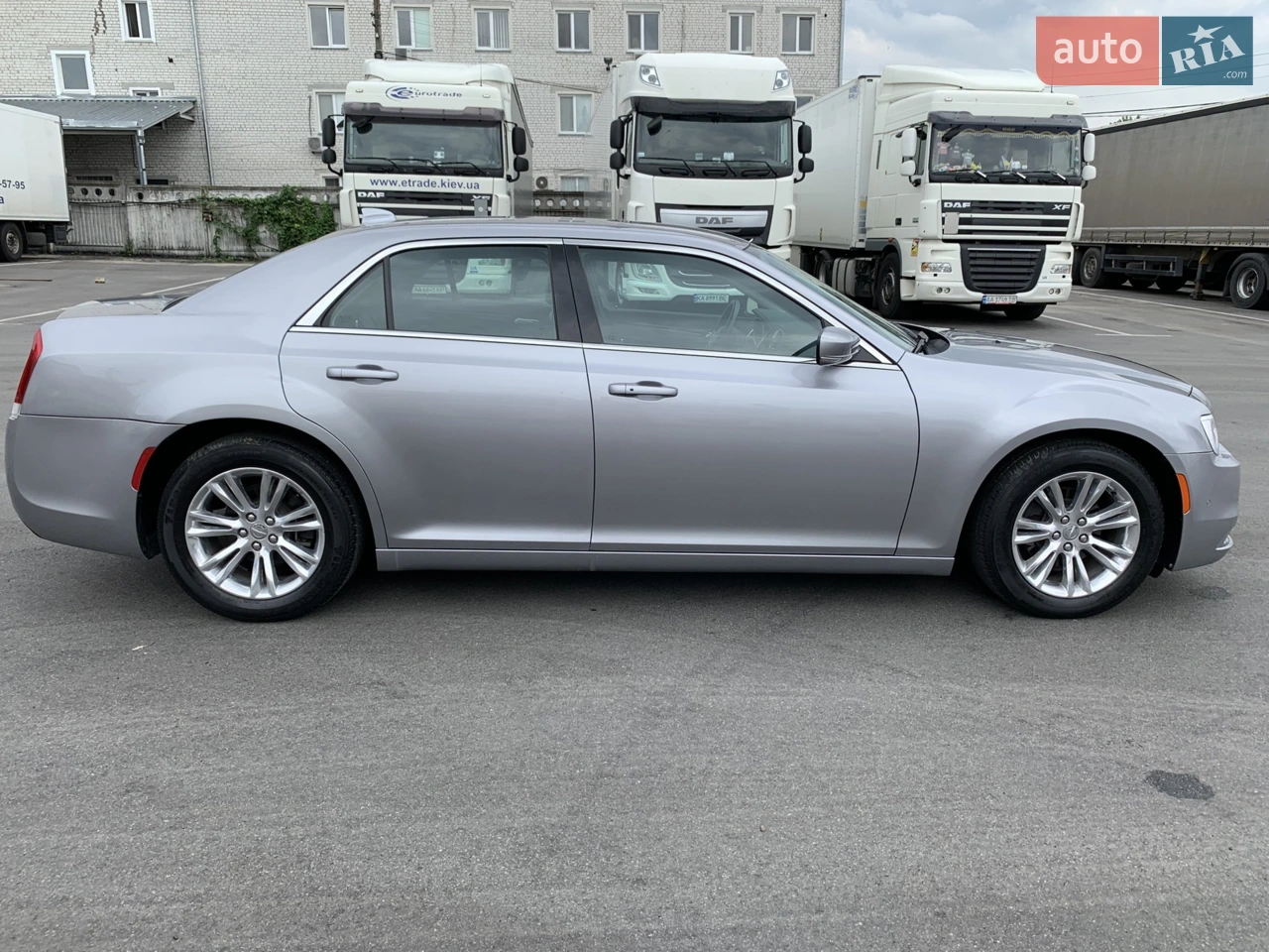 2017 Chrysler 300C - мініатюра 8