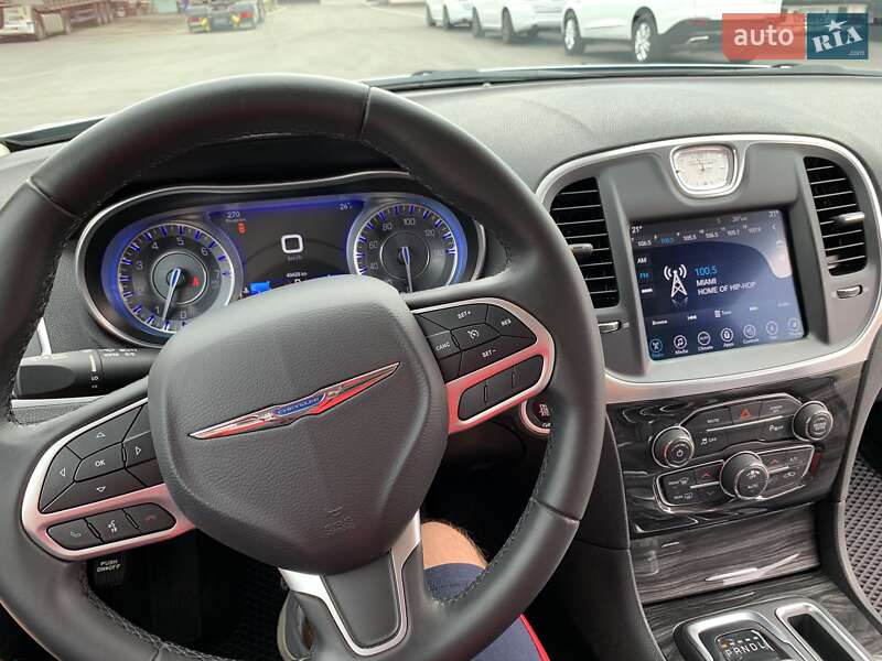 Седан Chrysler 300C 2017 в Києві