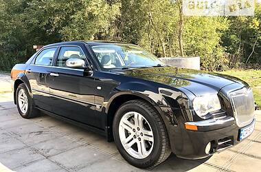 Седан Chrysler 300C 2005 в Смілі