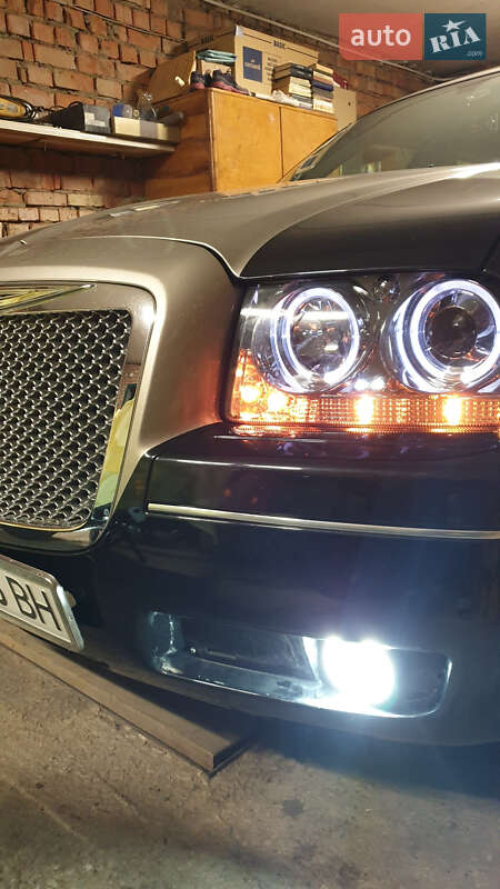 Седан Chrysler 300C 2004 в Марганце