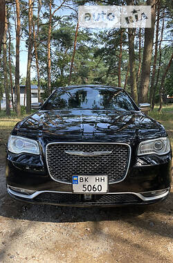 Седан Chrysler 300C 2016 в Вараші