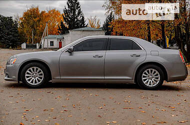 Седан Chrysler 300C 2013 в Києві