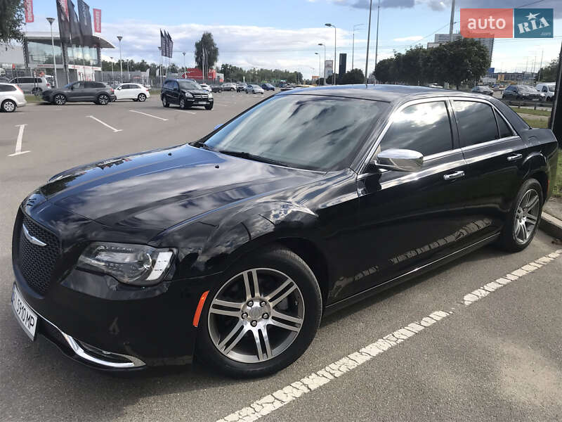 Седан Chrysler 300C 2016 в Киеве