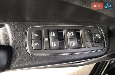 Седан Chrysler 300C 2016 в 