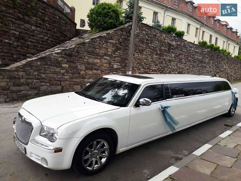 Лимузин Chrysler 300C 2005 в Львове