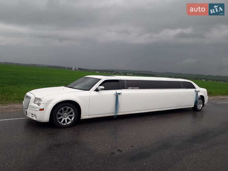 Лимузин Chrysler 300C 2005 в Львове