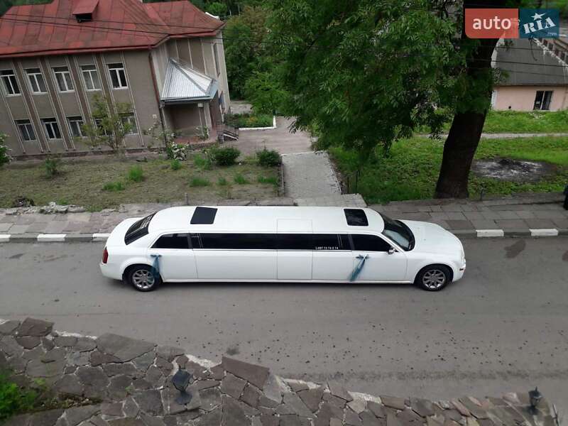 Лимузин Chrysler 300C 2005 в Львове