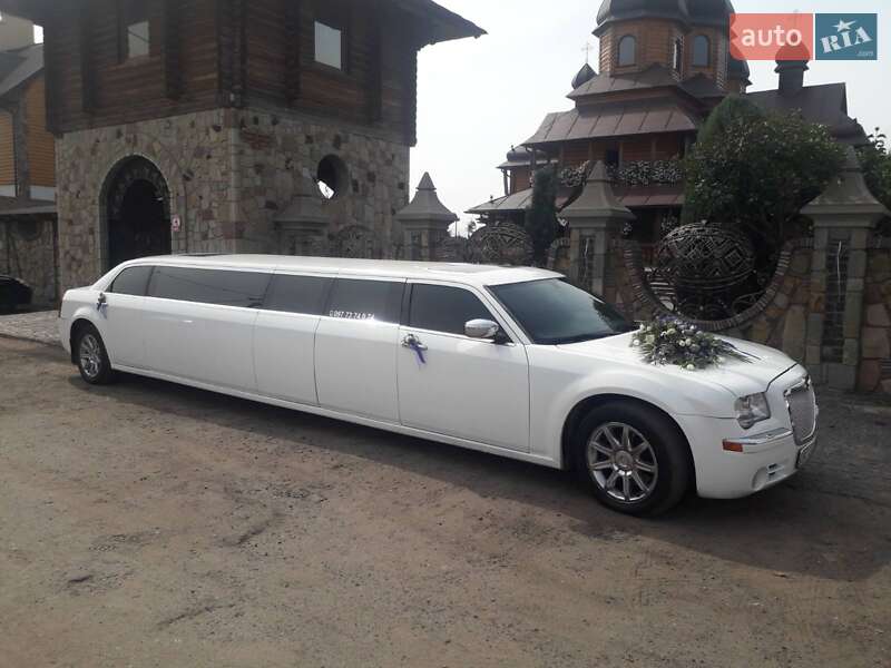 Лимузин Chrysler 300C 2005 в Львове