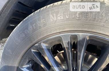 Седан Chrysler 300C 2013 в 