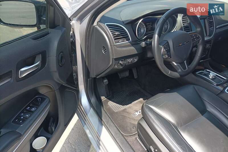 Седан Chrysler 300C 2016 в Днепре