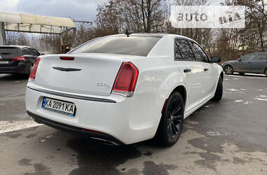 Седан Chrysler 300C 2015 в Бердичеве