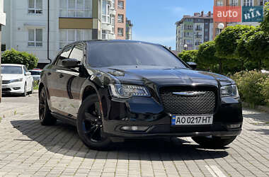 Седан Chrysler 300C 2017 в 