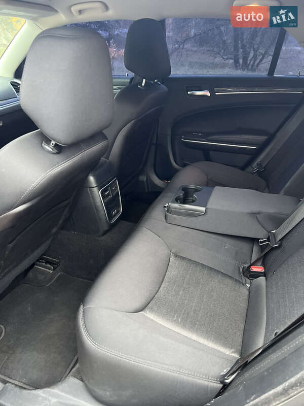 Седан Chrysler 300C 2019 в Києві